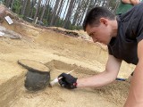 Archeolodzy odkryli w Borach Tucholskich cmentarzysko z klejnotami. "Mamy skarb!". Zobacz wideo