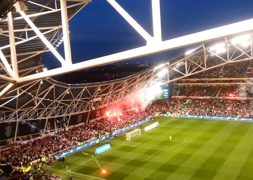 Raca rzucona z polskiego sektora na stadionie w Dublinie