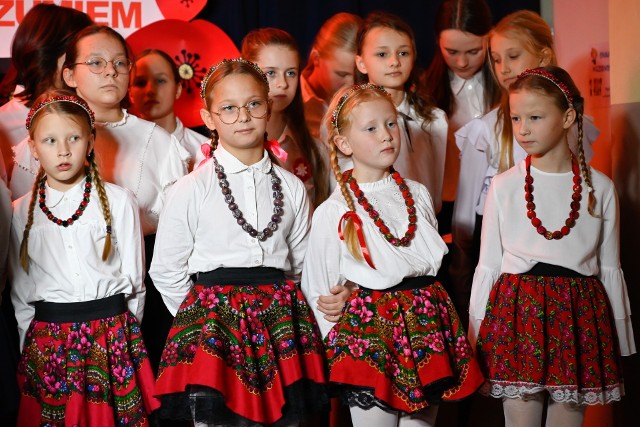 Wieczornica z okazji Święta Niepodległości w Szkole Podstawowej nr 1 w Gorzycach
