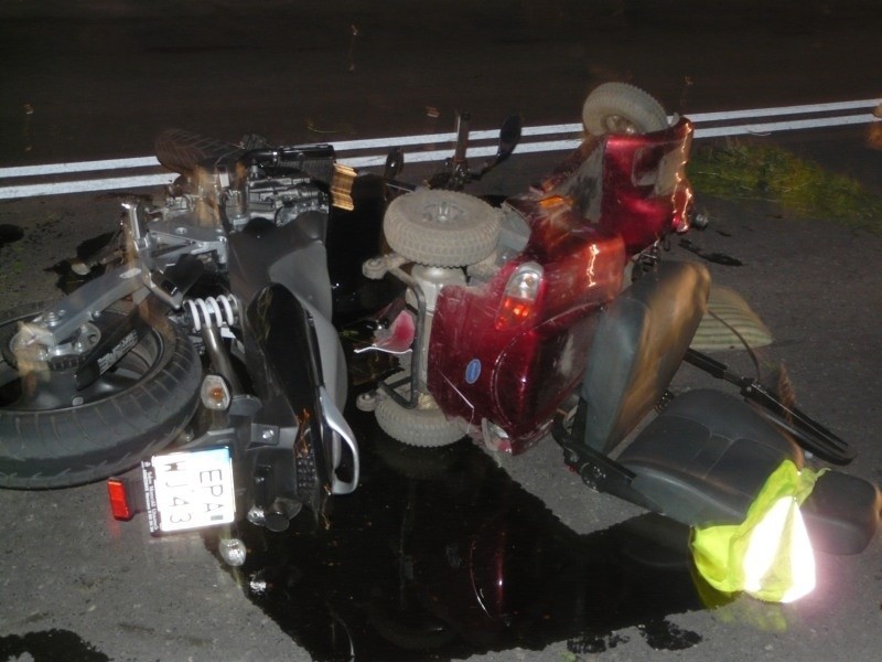 Dwaj motocykliści wjechali w inwalidę! Zabrakło mu prądu w wózku inwalidzkim [zdjęcia]