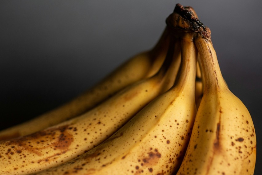 Aby banany w skórkach pozostały dłużej świeże i nie...