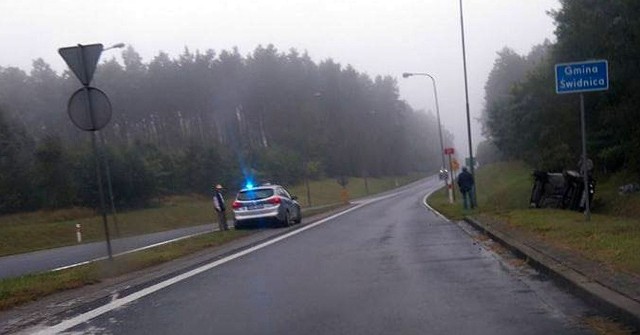 Kierowca volkswagena wypadł z drogi na "trasie śmierci". Na szczęście nikt nie ucierpiał.