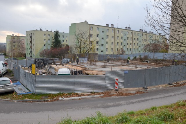 >>>Budowa bloku na Kazimierza Wielkiego w Busku-Zdroju.