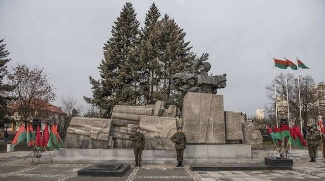 Odsłonięcie pomnika Artylerzystów na placu TOMITOuroczysty apel