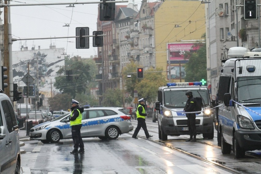 Akcja policji na Traugutta. Słychać strzały [ZDJĘCIA]