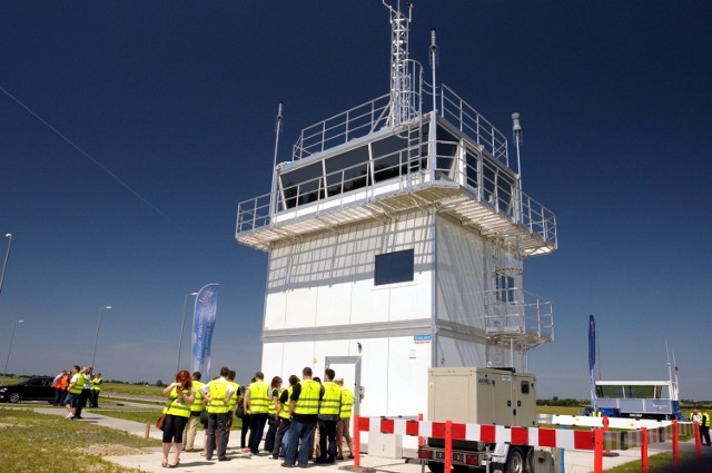 Wieża kontroli lot&oacute;w na lotnisku Lublin