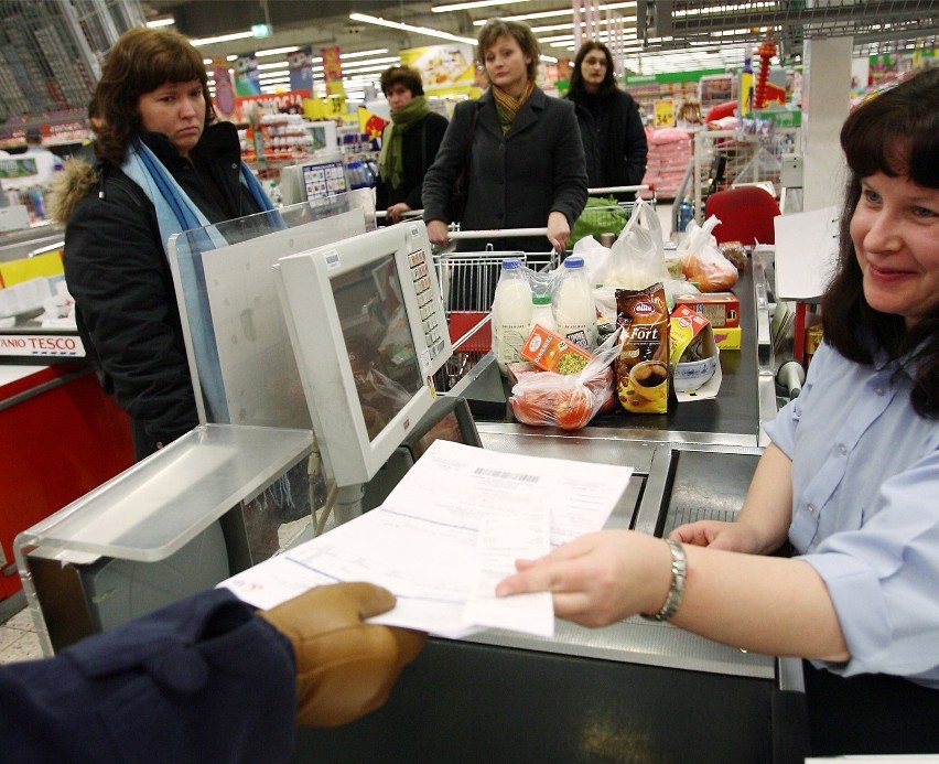 Zarobki w Tesco Zarobki pracowników hipermarketów nie są tak...