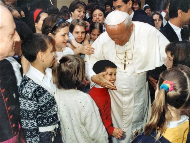 Jan Paweł II podczas wizyty na Słowenii w 1996 roku.
