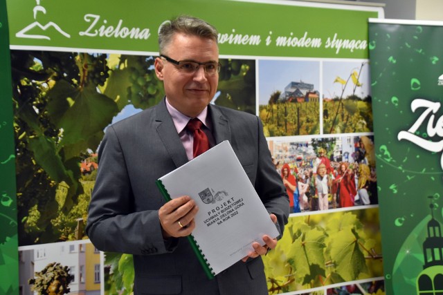 Prezydent Janusz Kubicki zaprezentował projekt budżetu na 2022 rok