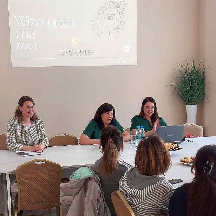 Inowrocław. To była akcja dla kobiet z Ukrainy przebywających w Inowrocławiu. Panel prawniczy, porady psychologa, kosmetyka, fitness