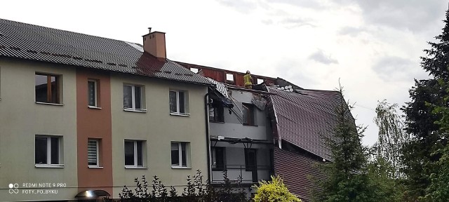 W Zabierzowie Bocheńskim (gmina Niepołomice) wiatr zerwał dach z budynku mieszkalnego