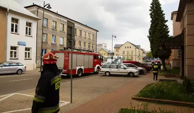 10 maja ulica Warszawska i Pałacowa zostały zamknięte. Z Centrum im. Ludwika Zamenhofa ewakuowano dwanaście osób. Powód? Ktoś wszczął alarm, bo na parapecie przy CLZ ktoś znalazł podejrzany przedmiot. Był to telefon komórkowy z wystającymi przewodami.