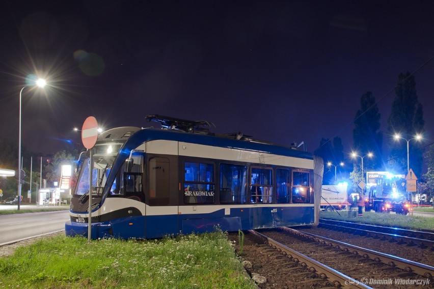 Kraków. Zerwana sieć trakcyjna, uszkodzone torowisko i...