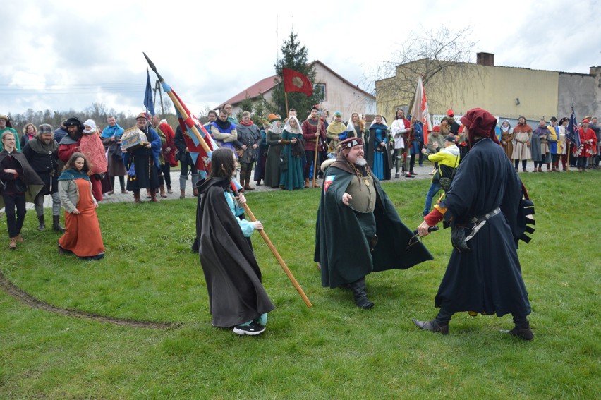 Na zamku w Inowłodzu odbywały się w sobotę (15.04.2023)...