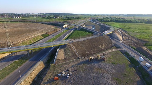 Jak przebiegają prace przy budowie obwodnicy Koszalina i Sianowa w ramach drogi ekspresowej S6? Zobaczcie najnowsze zdjęcia z lotu ptaka!Więcej informacji o budowie drogi S6 znajdziesz w tym miejscuZobacz także Piotr Jedliński, prezydent Koszalina o postępach w budowie drogi S6