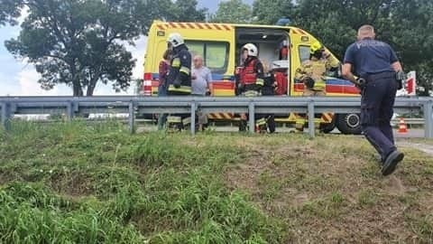 Pijana kobieta straciła panowanie nad samochodem. Auto...