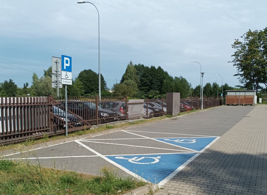 OSW Dojlidy, piątek przed południem: parking za płotem, ale...