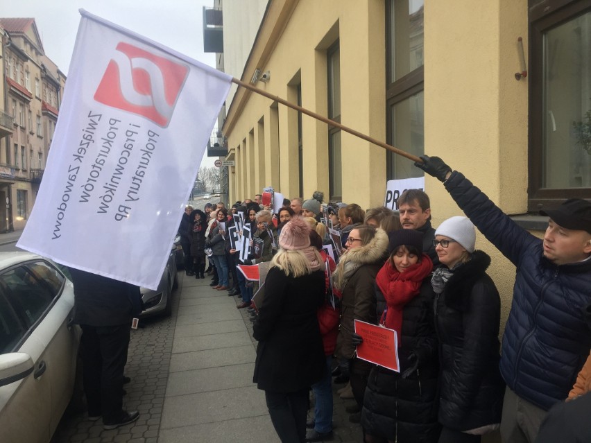 Pracownicy opolskich prokuratur protestowali w czwartek...