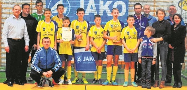 Piłkarze Victorii Koronowo, zwycięzcy turnieju młodzików.