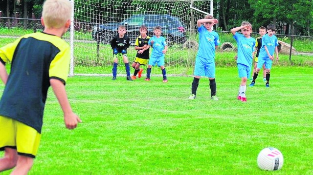 Młodzi piłkarze z województw świętokrzyskiego oraz małopolskiego wzięli udział w sobotnim turnieju Gorzków CUP 2018. A po emocjach na boisku zostali zaproszeni na festyn z atrakcjami.