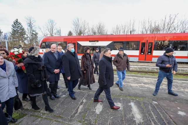 Pociąg Arrivy, którym przyjechał marszałek województwa Piotr Całbecki na stacji Lipno