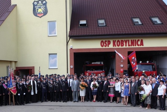 W Kobylnicy otwarto nową remizę ochotniczej Straży Pożarnej. Otwarcie zbiegło się z jubileuszem 80-lecia OSP Kobylnica.