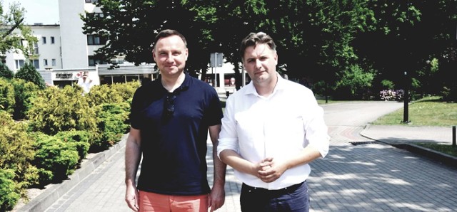 Prezydent Andrzej Duda i Michał Kowalski, dyrektor COS OPO Cetniewo