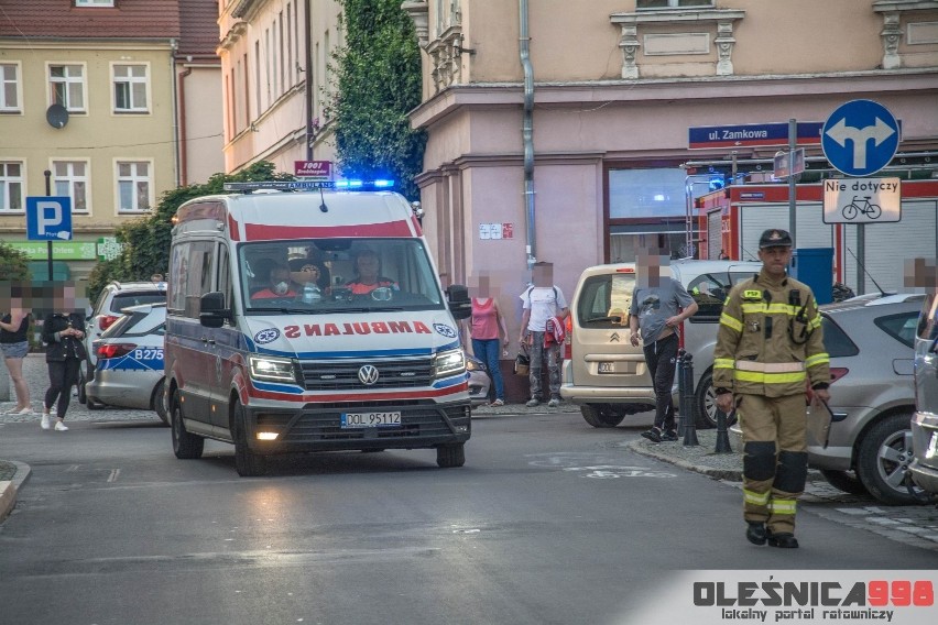 Dziewczynka wpadła pod samochód. W ciężkim stanie zabrał ją śmigłowiec LPR