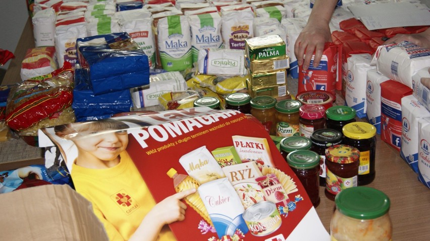 Przedświąteczna zbiórka żywności Caritas Diecezji Kieleckiej w ramach akcji Tak. Pomagam! Zobaczcie w jakich miastach