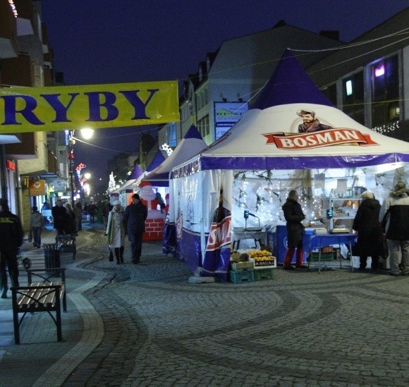 Mieszkańcy narzekali, że ubiegłoroczny jarmark nie był zbyt świąteczny. Bardziej przypominał przypadkowe targowisko. Mieli jednak nadzieję, że z każdym rokiem będzie lepiej.