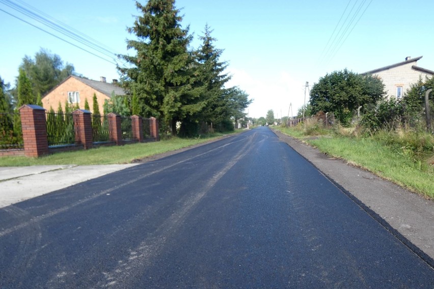 Zakończył się remont drogi powiatowej w gminie Warka. Jest nowa nawierzchnia i pobocze. Zobacz zdjęcia