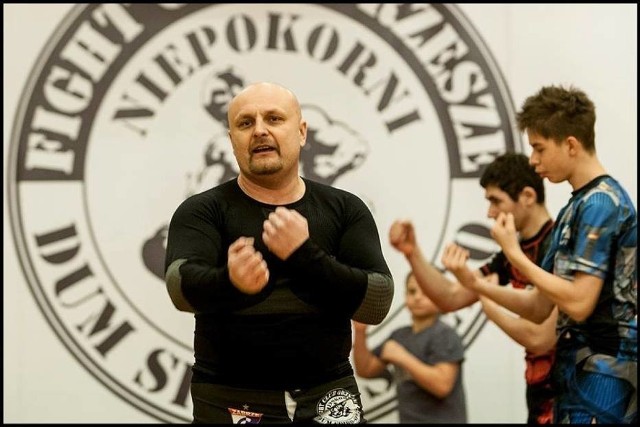 Brutalne pobicie w Orzeszu. W obronie ofiar stanął zawodnik MMA