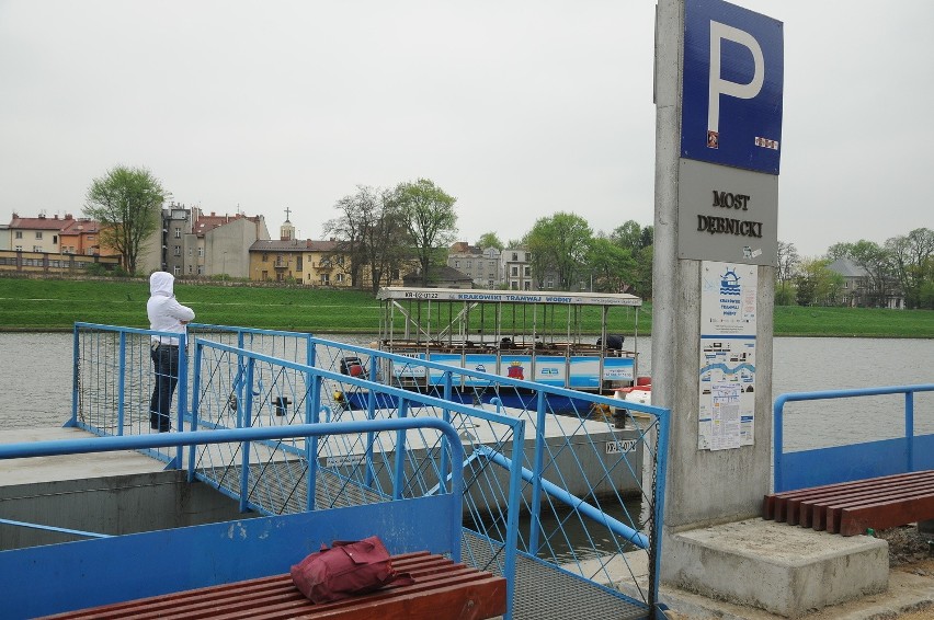 Kraków: wiślany tramwaj już pływa, a bilety na rejsy potaniały