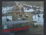 Wykolejenie tramwaju na rondzie Fordońskim w Bydgoszczy. Z pojazdu wypadł silnik!