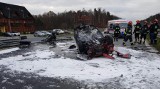 Śmiertelny wypadek w miejscowości Podlas koło Rawy Mazowieckiej. Auto kobiety stanęło w płomieniach