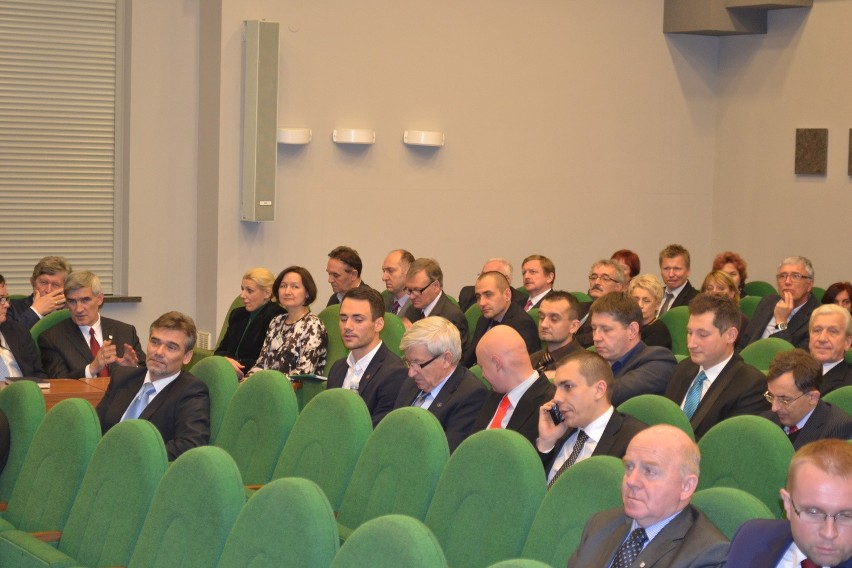 Sosnowiec: pierwsza sesja Rady Miasta 2014-2018 i ślubowanie radnych [ZDJĘCIA]