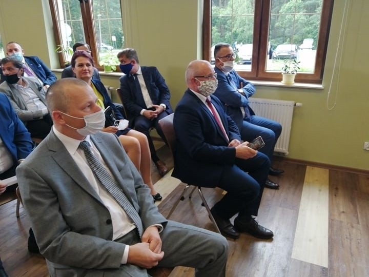 Premier Mateusz Morawiecki w Krzemionkach spotkał się z samorządowcami. Doszło do potężnej kompromitacji! [ZDJĘCIA]