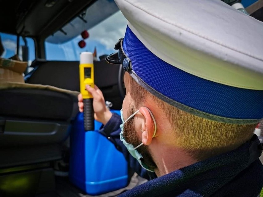 AUGUSTÓW. SPOWODOWAŁ KOLIZJĘ. SAM LEDWO TRZYMAŁ SIĘ NA...