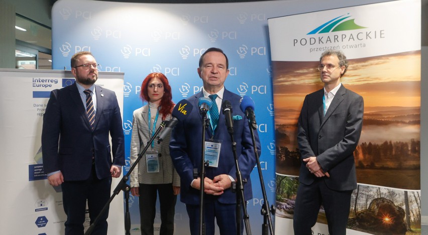 Od lewej: Michał Tabisz, prezes PCI, Margarita Chrysaki,...