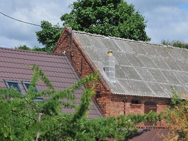 Do 2030 r. z dachów musi zniknąć azbest