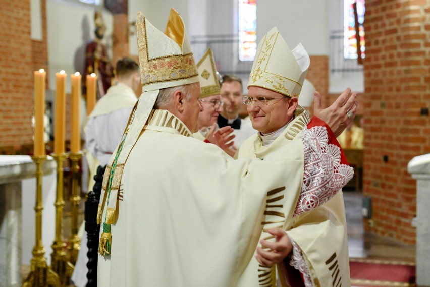 Ksiądz Janusz Urbańczyk już jako biskup, a nawet arcybiskup