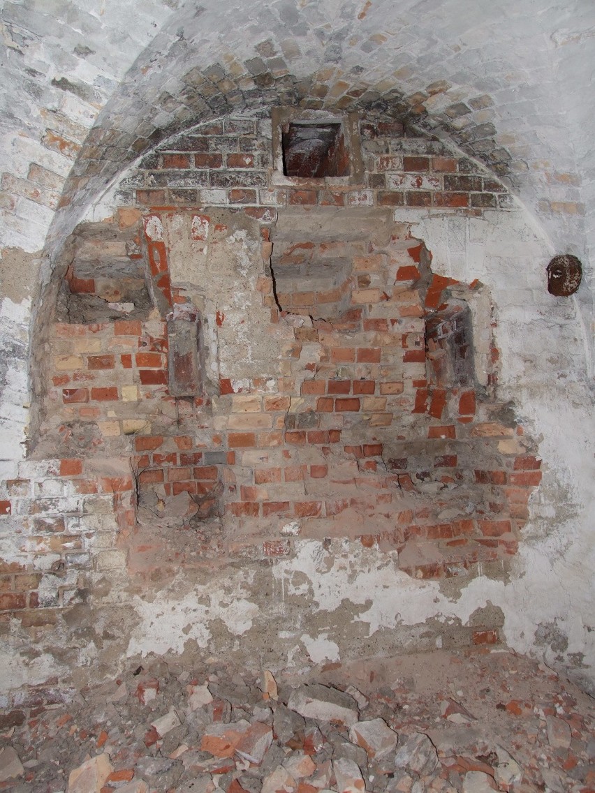 Fort XII - kucie ścian