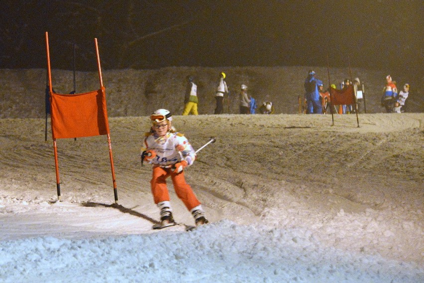 Zawody narciarsko-snowboardowe na Stadionie w Kielcach. Rywalizowały dzieci i dorośli 