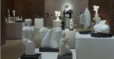 Haptyczny rezonans materii. Centrum Rzeźby Polskiej w Orońsku zaprasza na wystawę Marii Papy Rostkowskiej