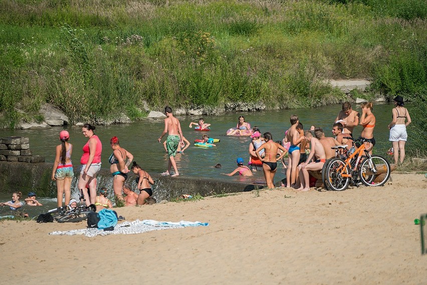 Upały w Nowym Sączu. Tłumy na plaży nad Kamienicą [ZDJĘCIA]