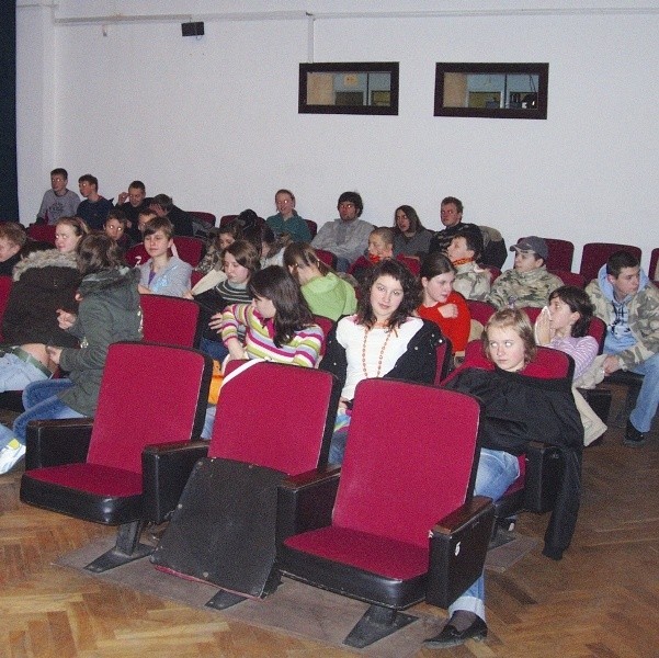 Hajnowskie kino od pierwszego dnia ferii cieszy się powodzeniem. Nic dziwnego - seanse dla młodzieży są bezpłatne.