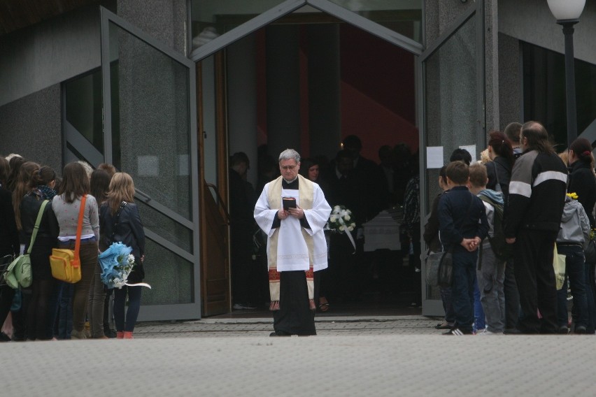 Utonięcie w Sosnowcu: Rodzina i koledzy pożegnali 7-letniego Krystiana
