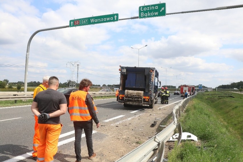 Wypadek z udziałem śmieciarki na S8 pod Wrocławiem (ZDJĘCIA)