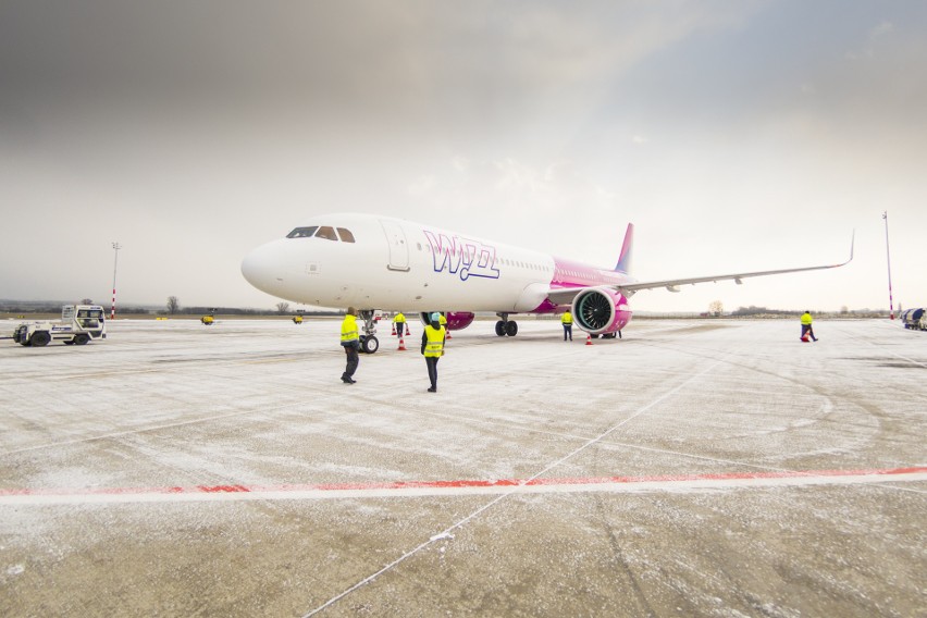 Lot linii Wizz Air podczas pandemii...