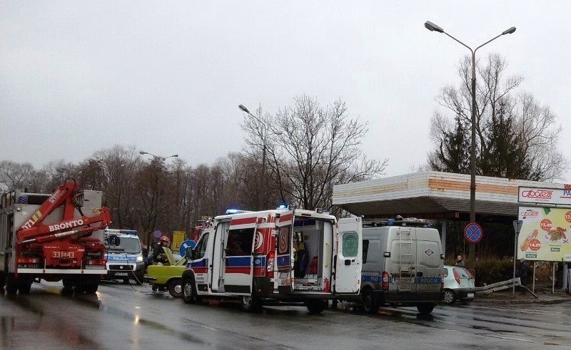 Wypadek w Bielsku-Białej. Kierowca uwięziony w aucie [ZDJĘCIA]